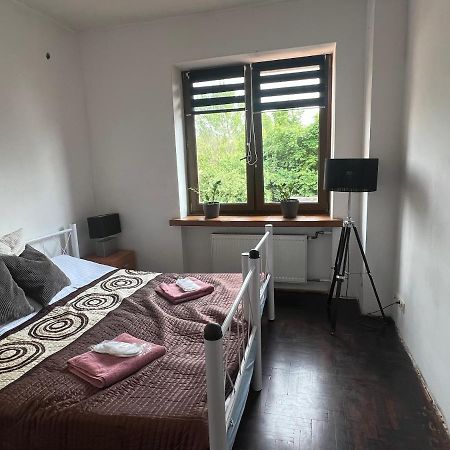 Samodzielny Pokoj W Wygodnym Domu Z Parkingiem Apartment Пясечно Екстериор снимка