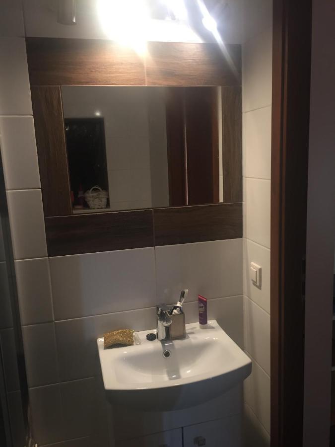 Samodzielny Pokoj W Wygodnym Domu Z Parkingiem Apartment Пясечно Екстериор снимка
