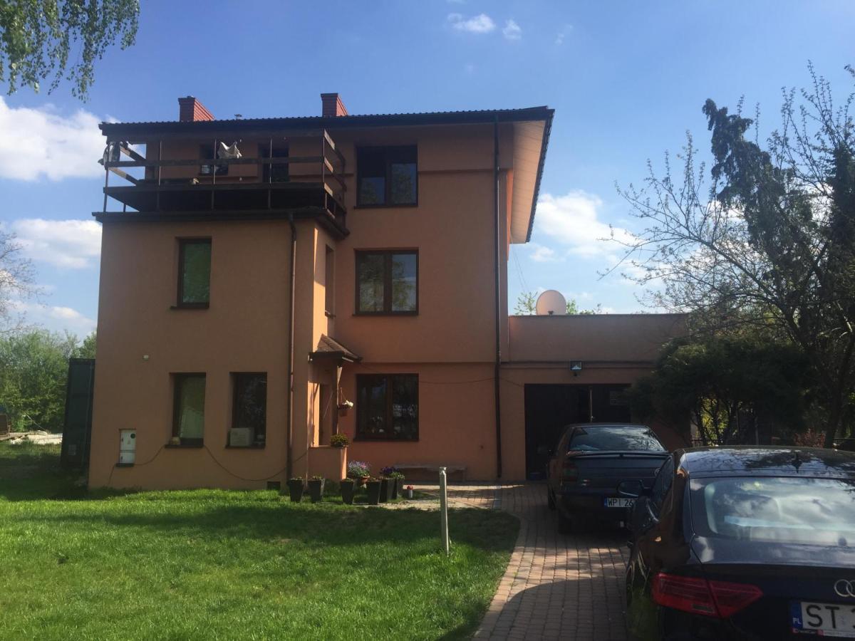 Samodzielny Pokoj W Wygodnym Domu Z Parkingiem Apartment Пясечно Екстериор снимка