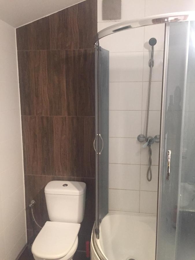 Samodzielny Pokoj W Wygodnym Domu Z Parkingiem Apartment Пясечно Екстериор снимка