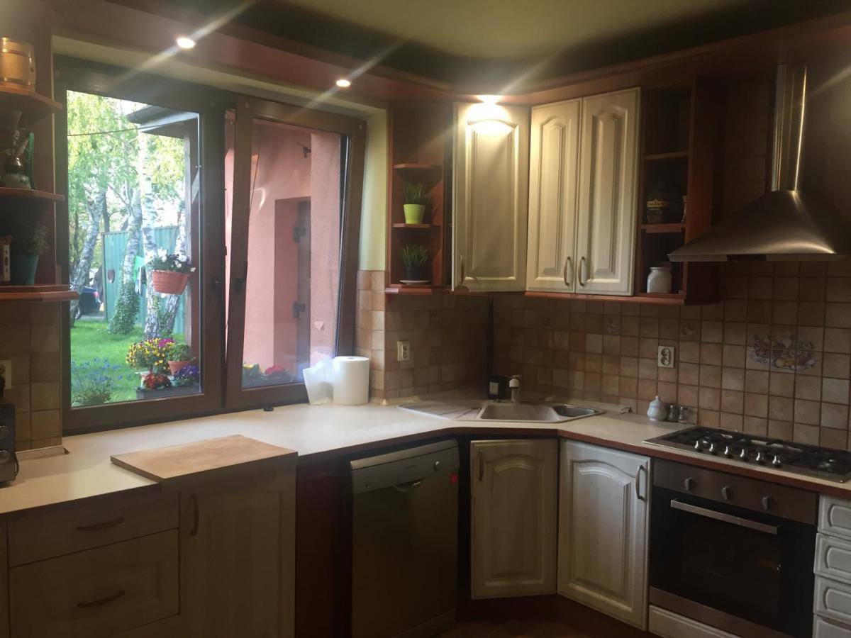 Samodzielny Pokoj W Wygodnym Domu Z Parkingiem Apartment Пясечно Екстериор снимка