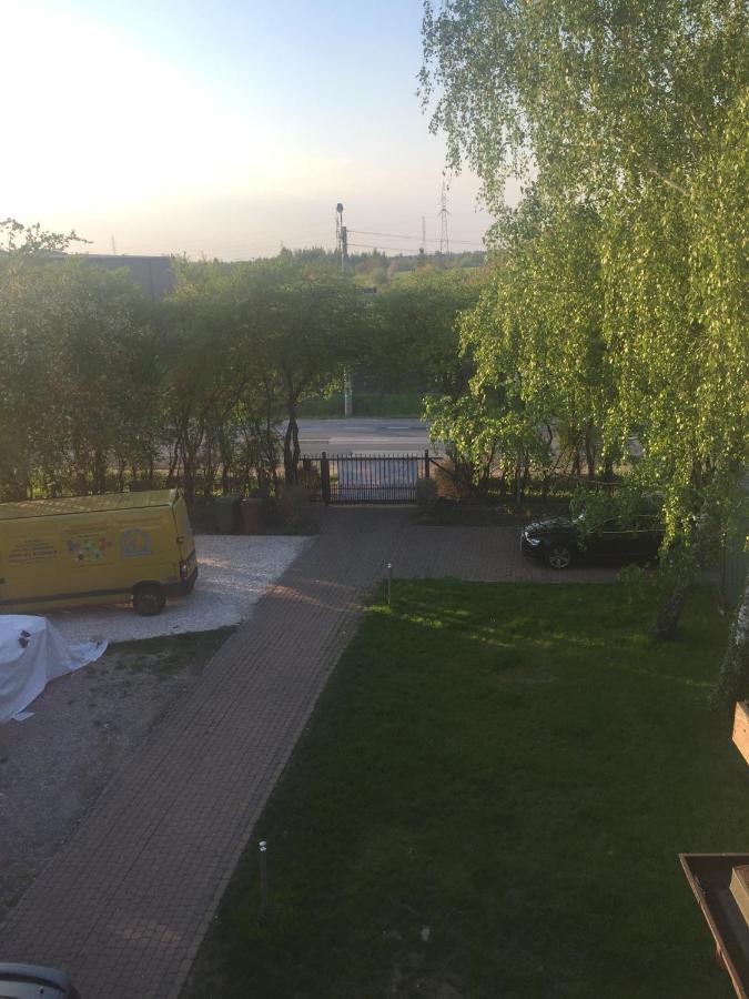 Samodzielny Pokoj W Wygodnym Domu Z Parkingiem Apartment Пясечно Екстериор снимка