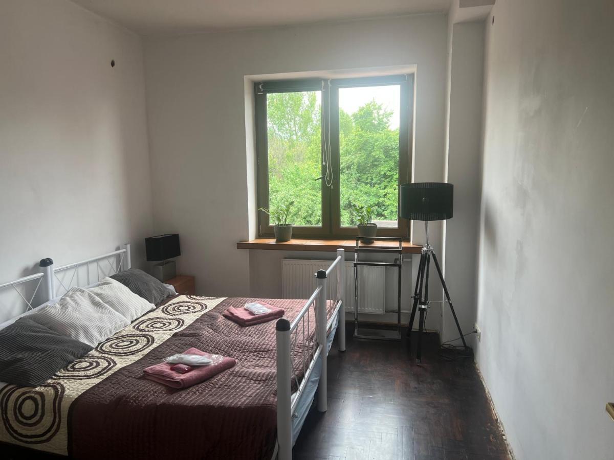 Samodzielny Pokoj W Wygodnym Domu Z Parkingiem Apartment Пясечно Екстериор снимка
