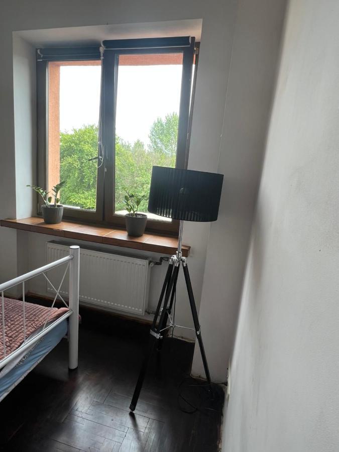 Samodzielny Pokoj W Wygodnym Domu Z Parkingiem Apartment Пясечно Екстериор снимка