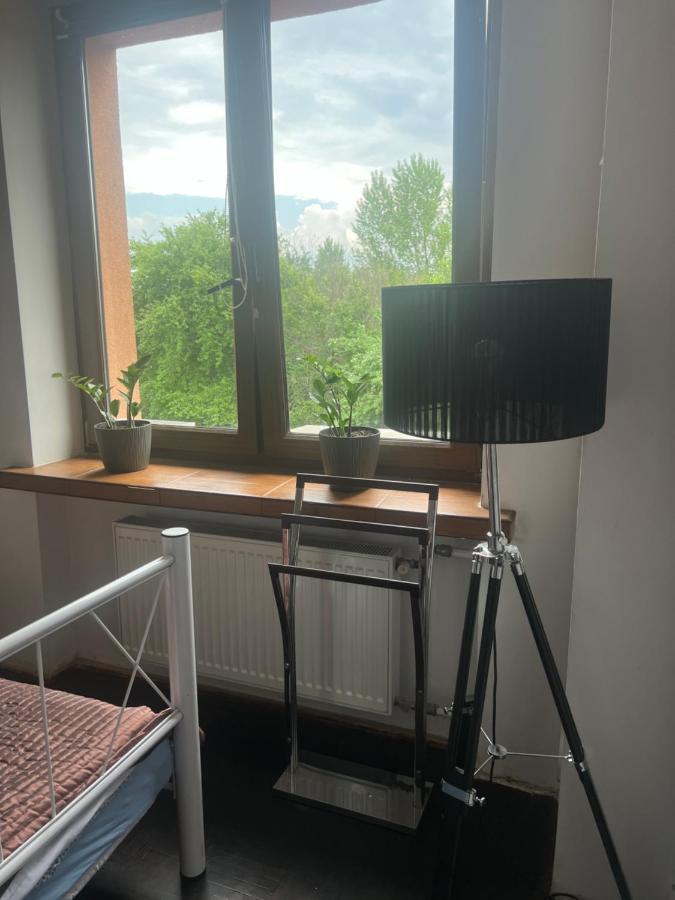 Samodzielny Pokoj W Wygodnym Domu Z Parkingiem Apartment Пясечно Екстериор снимка