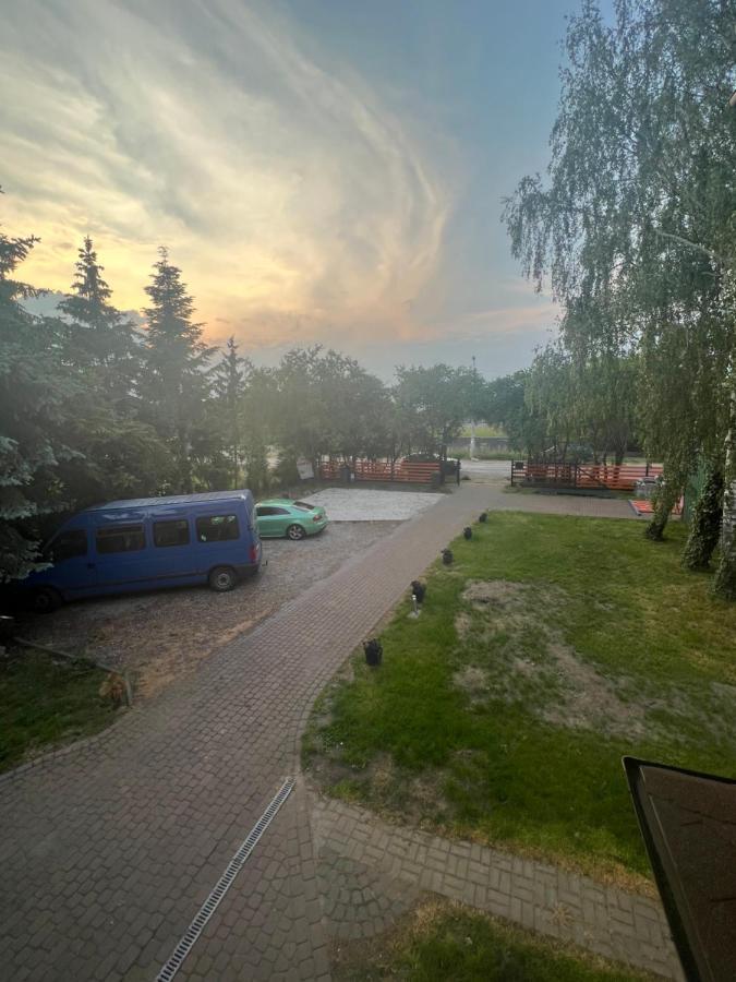 Samodzielny Pokoj W Wygodnym Domu Z Parkingiem Apartment Пясечно Екстериор снимка