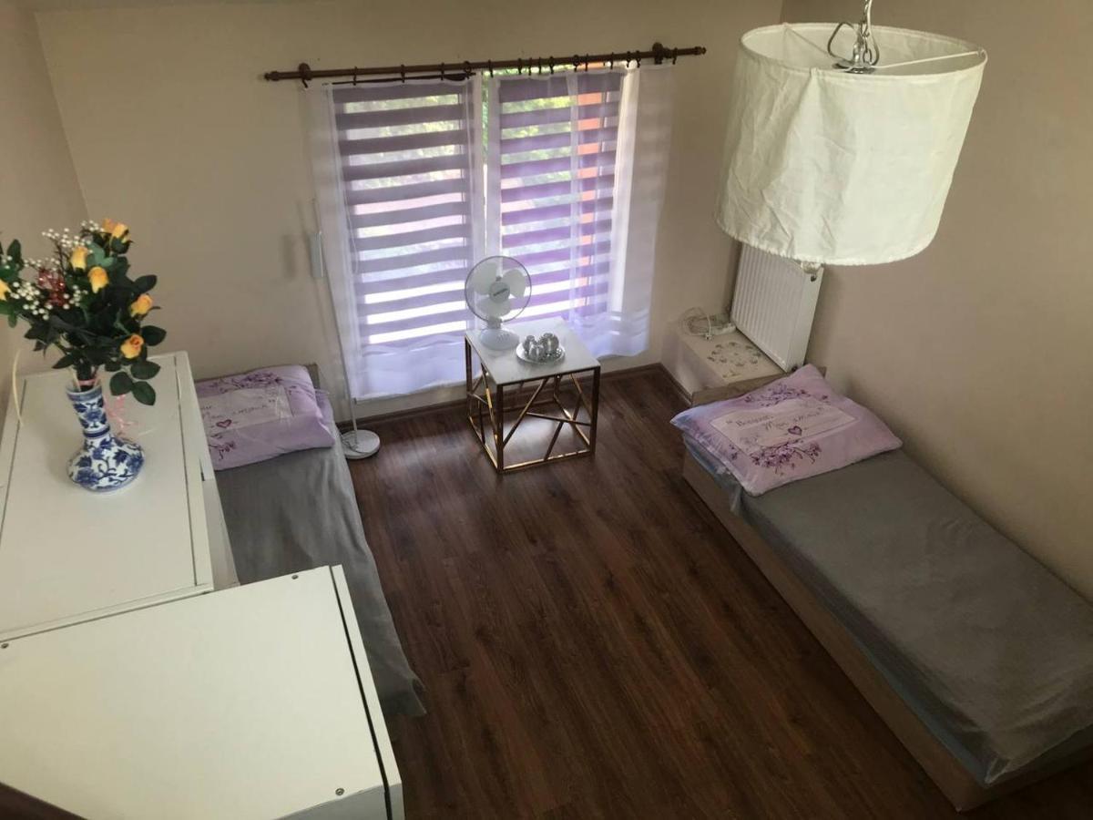 Samodzielny Pokoj W Wygodnym Domu Z Parkingiem Apartment Пясечно Екстериор снимка